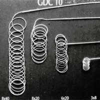 Fig. 5: diferentes medidas de espiral de endoprótesis desprendibles por electrólisis de 0,010" de espesor.
