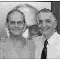 Fig. 1. Ricardo Segal con Daniel Nijensohn, Hospital Hadassah, Israel, año 2004.